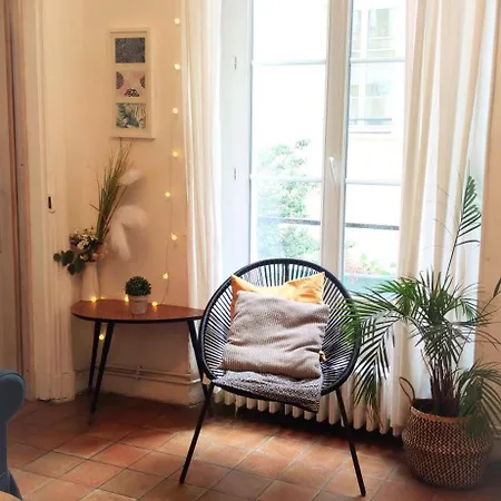 Charming 1 Bedroom In Upper Marais Apartment