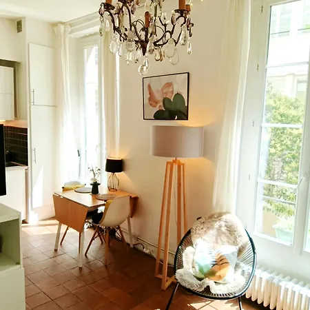 Charming 1 Bedroom In Upper Marais Apartment