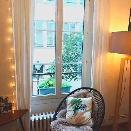 Charming 1 Bedroom In Upper Marais Parijs