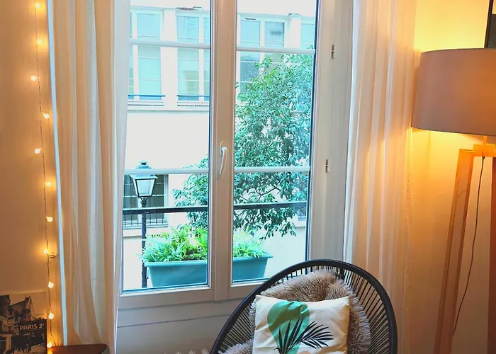 Charming 1 Bedroom In Upper Marais Párizs