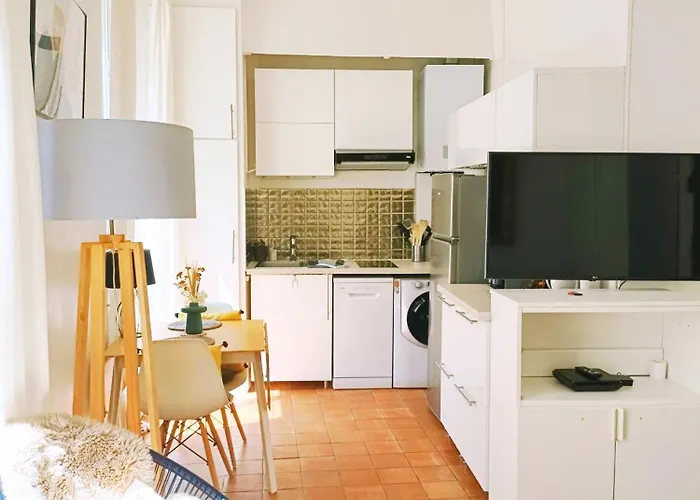 Charming 1 Bedroom In Upper Marais * Párizs